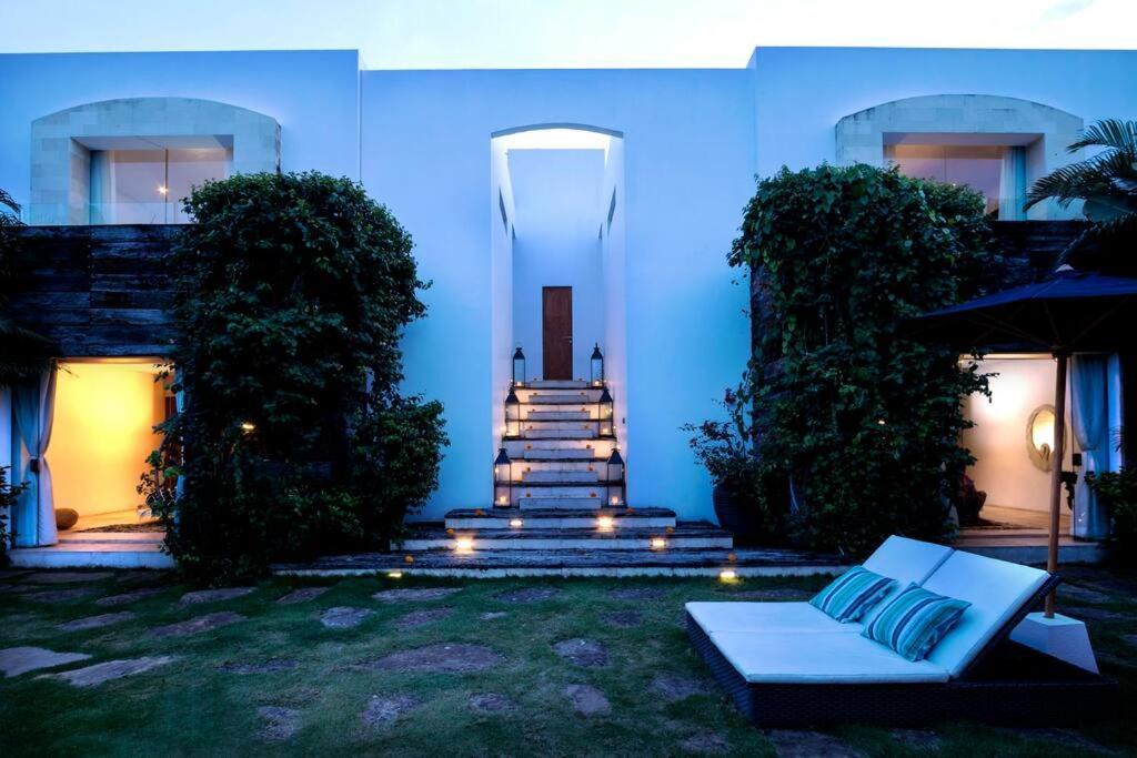Elegant Villa Casabianca - Tropical Pool & Garden, Near Potato Head Beach Club! เซมินยัค ภายนอก รูปภาพ