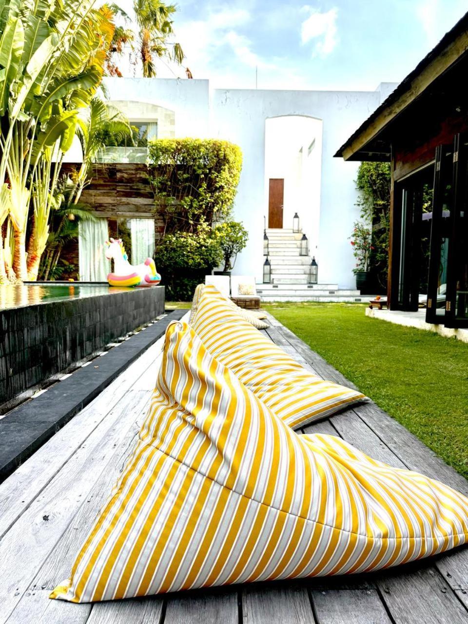Elegant Villa Casabianca - Tropical Pool & Garden, Near Potato Head Beach Club! เซมินยัค ภายนอก รูปภาพ