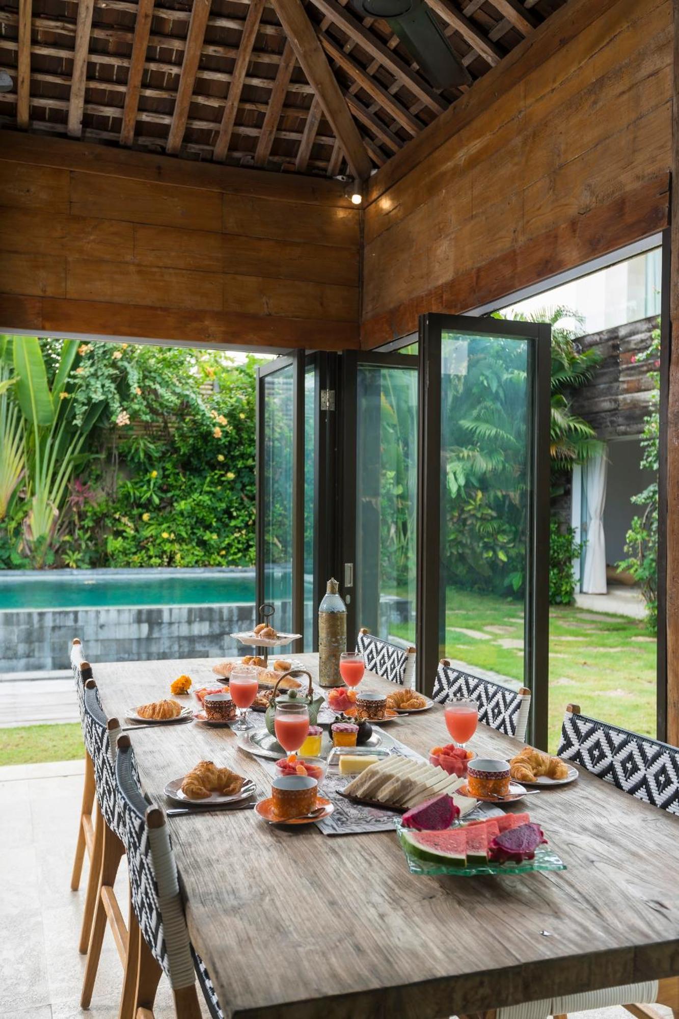 Elegant Villa Casabianca - Tropical Pool & Garden, Near Potato Head Beach Club! เซมินยัค ภายนอก รูปภาพ