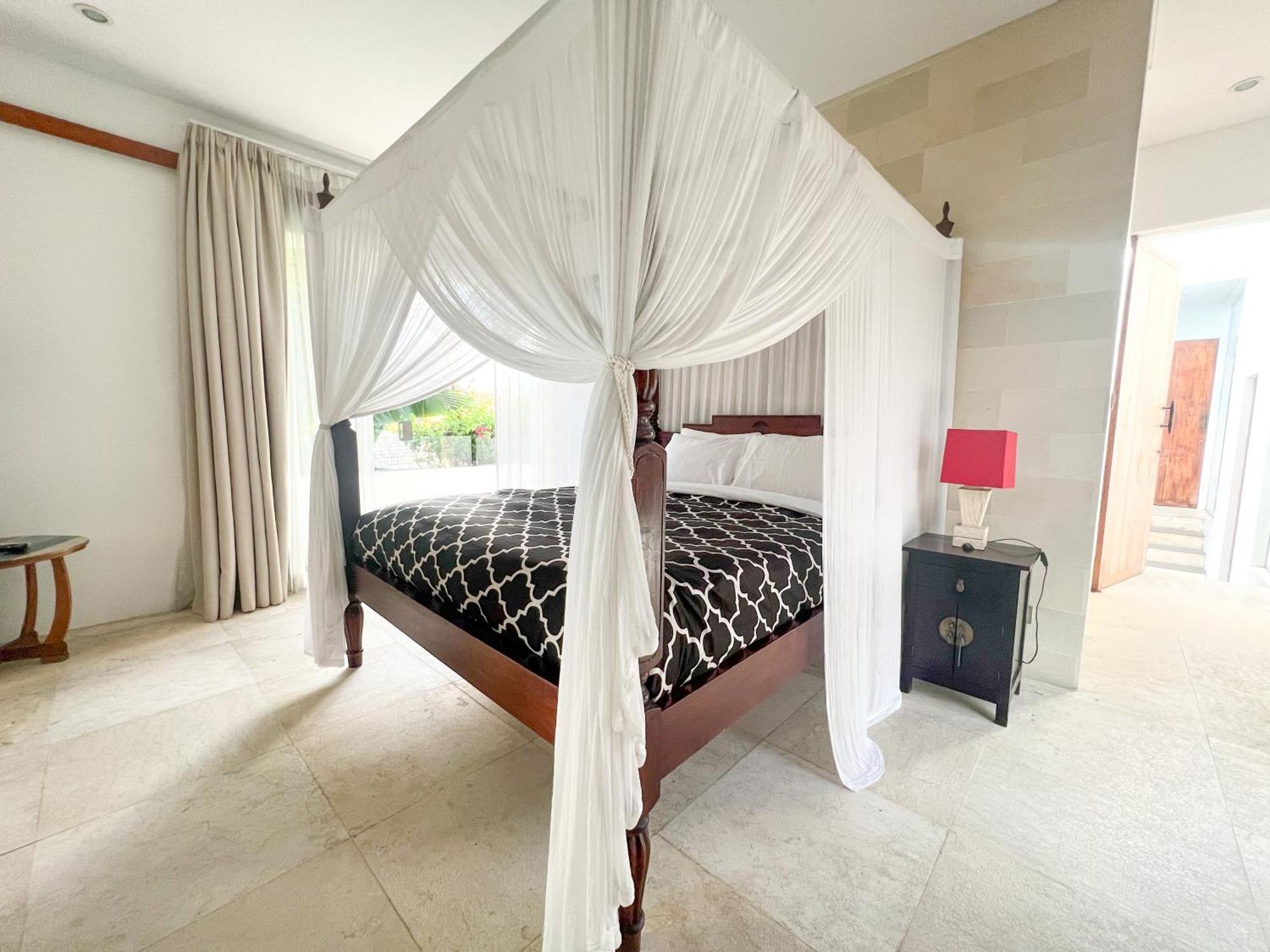 Elegant Villa Casabianca - Tropical Pool & Garden, Near Potato Head Beach Club! เซมินยัค ภายนอก รูปภาพ