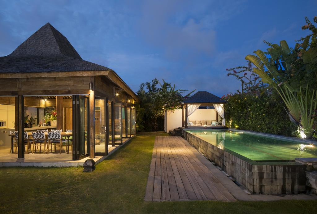 Elegant Villa Casabianca - Tropical Pool & Garden, Near Potato Head Beach Club! เซมินยัค ภายนอก รูปภาพ